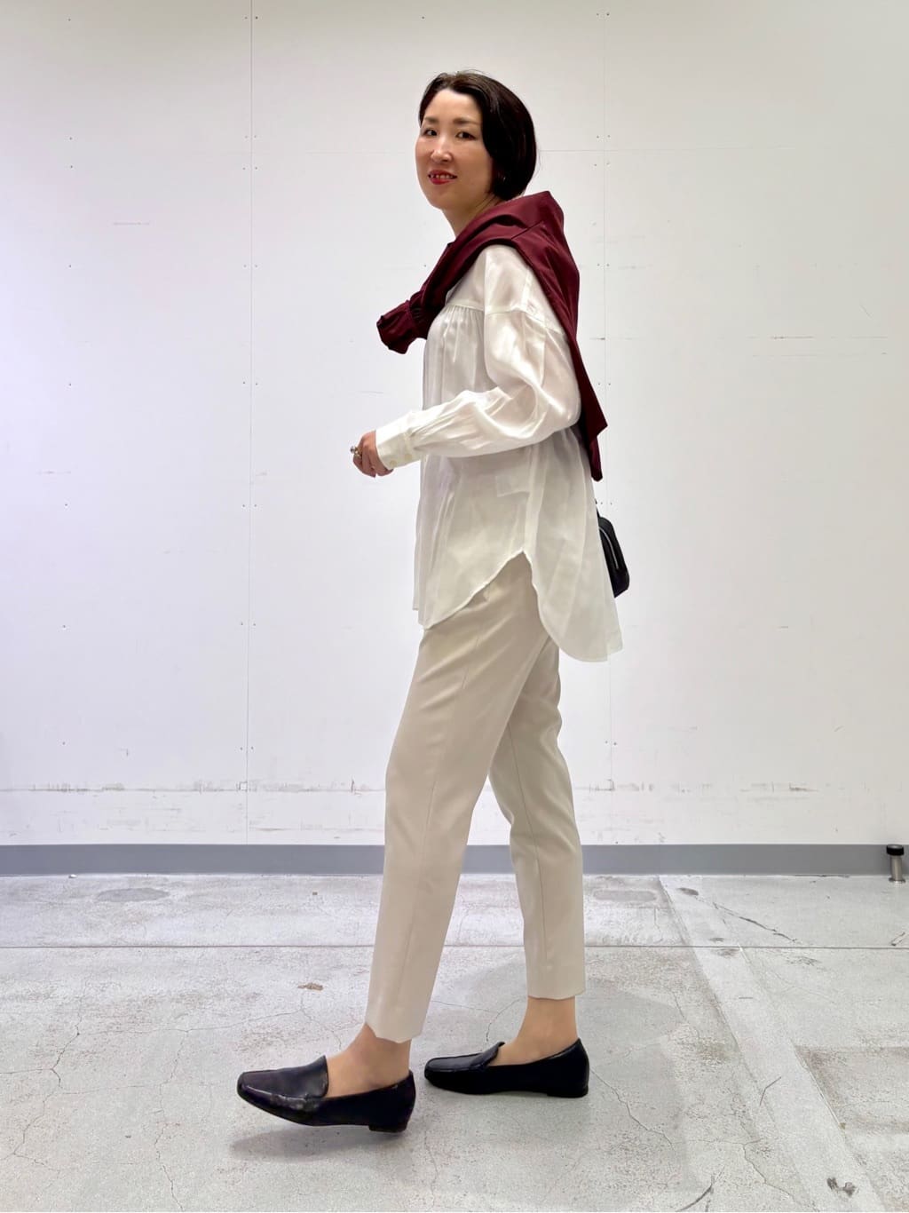yuriさんの「INDIVI｜【きれいめ／ラメ】シャイニーローン ドレーピーブラウス」を使ったコーディネート