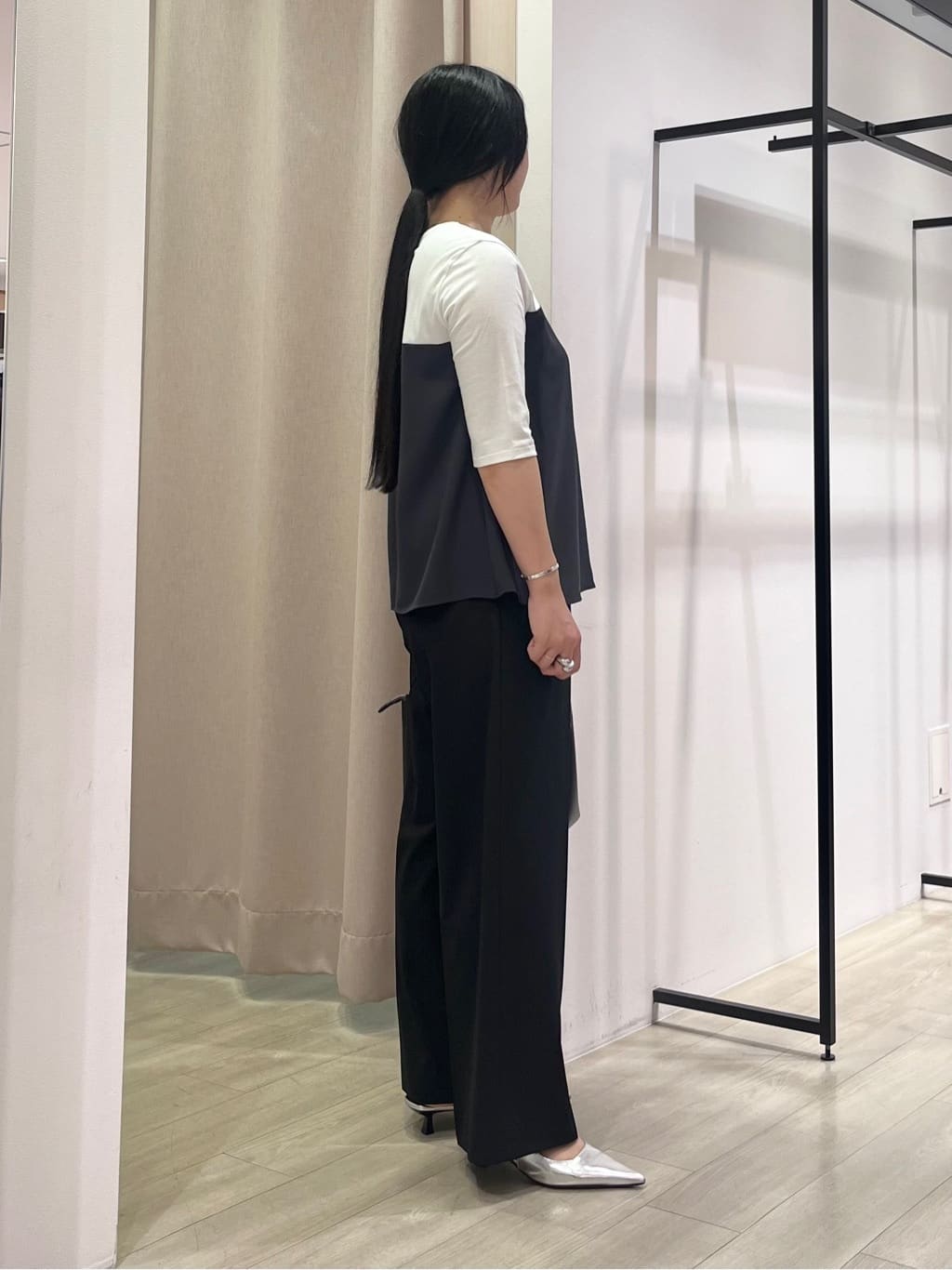 hasuさんの「INDIVI｜【セットアップ可能】ビスチェレイヤード風トップス」を使ったコーディネート