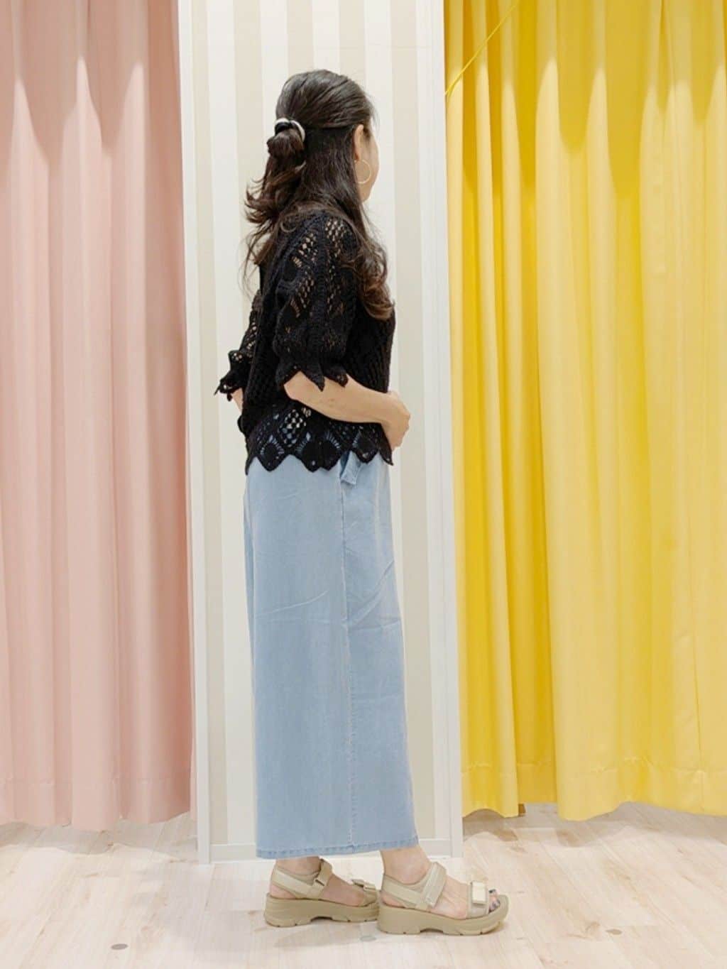 かずみさんの「SHOO･LA･RUE｜【2WAY】大人のほんのり甘いスタイルに クロシェレースカーディガン」を使ったコーディネート