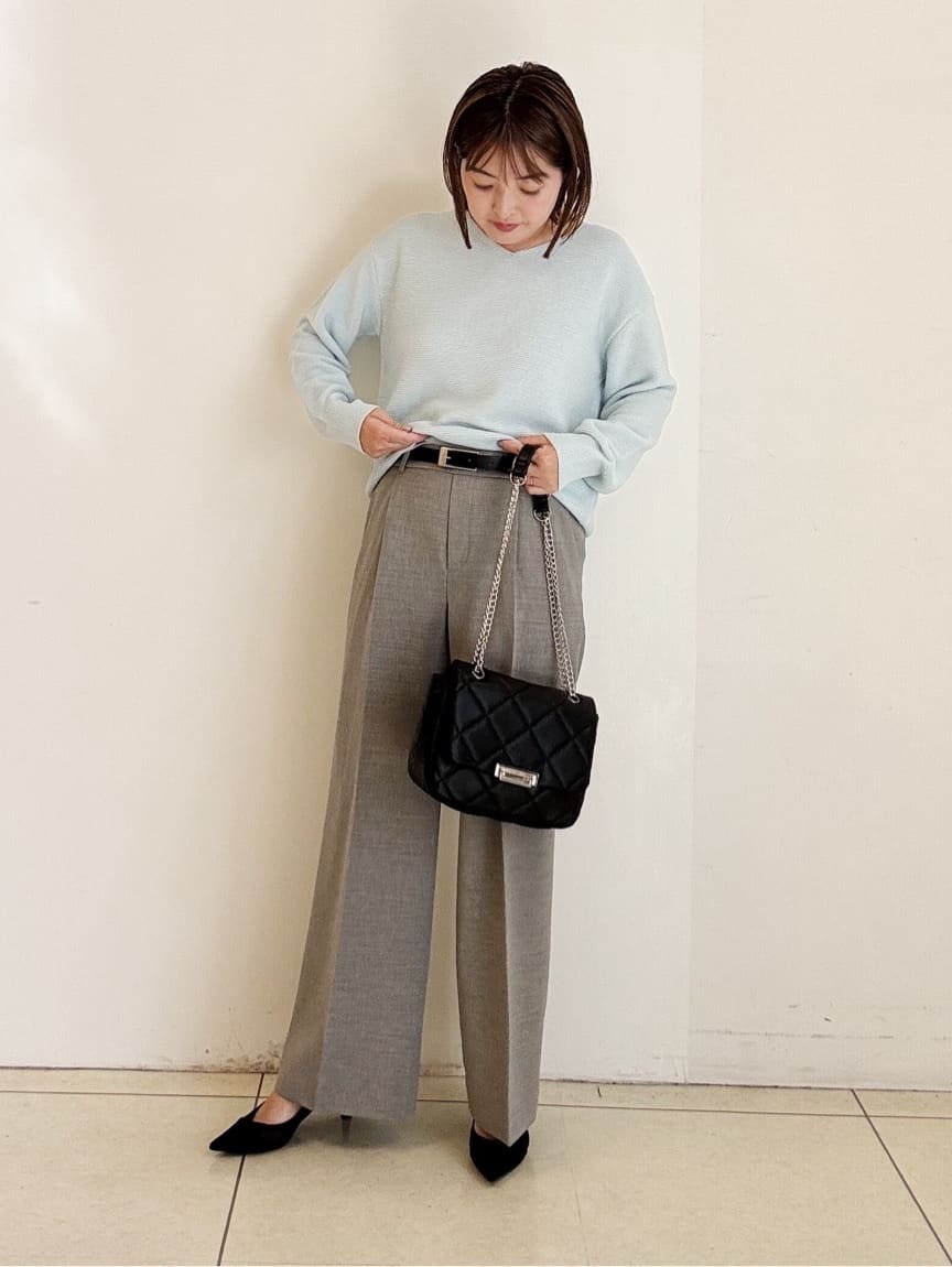 yoshiyaさんの「INDIVI｜【洗える／セットアップ可能】凹凸ストレッチ素材ストレートパンツ」を使ったコーディネート