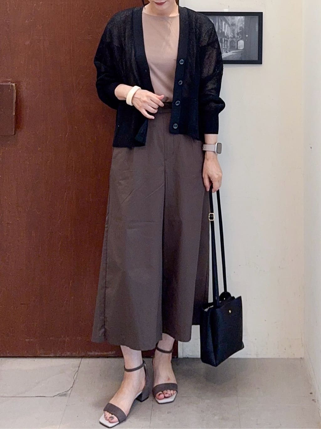𝐇𝐢𝐫𝐨𝐦𝐢さんの「SHOO･LA･RUE｜キラッと光るラメとスパンコールが印象的 メッシュカーディガン」を使ったコーディネート