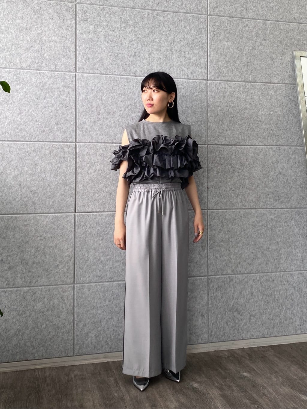 rinaさんの「INDIVI｜【セットアップ可能】サキソニーサイドラインパンツ」を使ったコーディネート