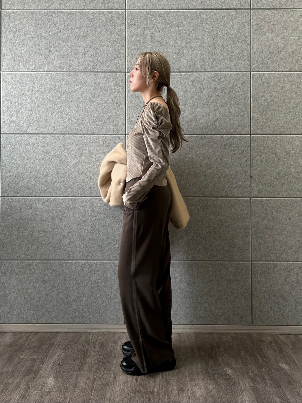 honoka Aさんの「CODE A｜velour square puff top」を使ったコーディネート