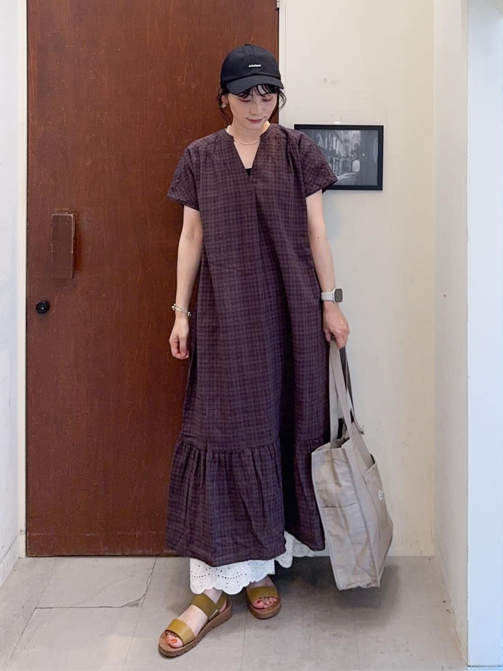 𝐇𝐢𝐫𝐨𝐦𝐢さんの「SHOO･LA･RUE｜【S-LL】華やかさをプラスする 裾刺繍ストレートパンツ」を使ったコーディネート