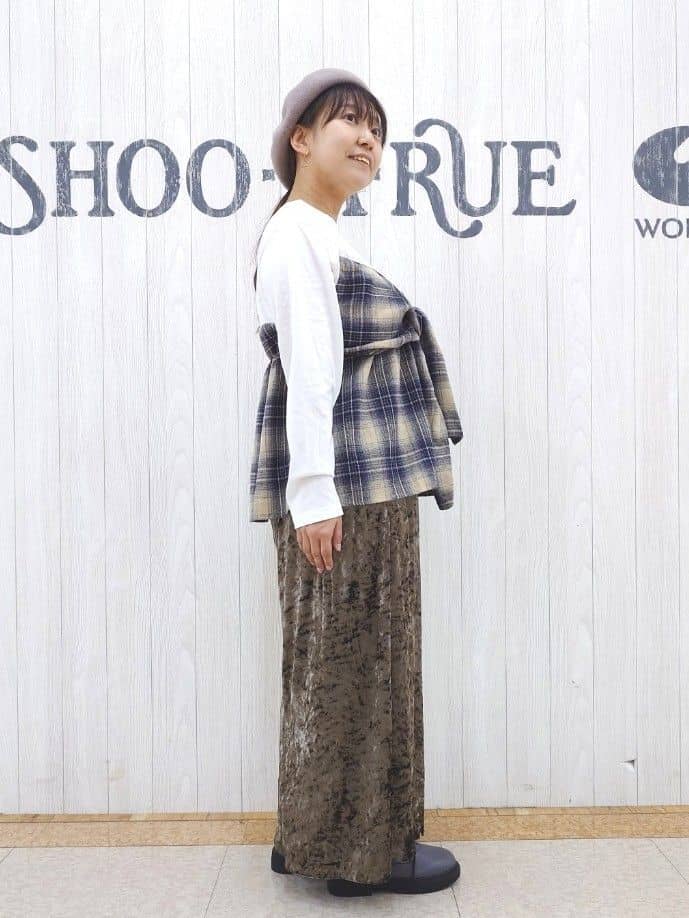 とろろさんの「SHOO･LA･RUE｜シャツレイヤード風で1枚でサマ見え ロンT」を使ったコーディネート