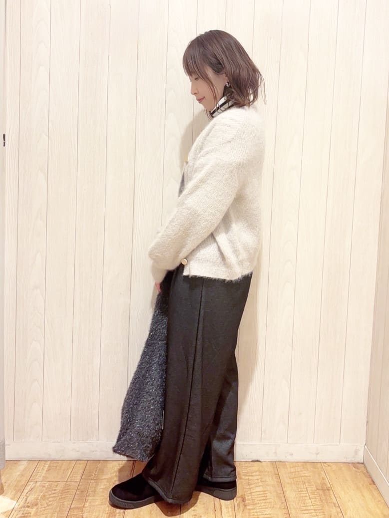 あいこさんの「SHOO･LA･RUE｜【高レビュー】デニム見え 裏起毛ワイドパンツ」を使ったコーディネート