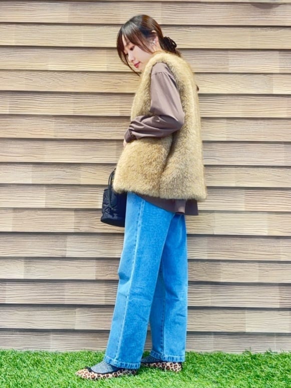 himiさんの「SHOO･LA･RUE｜【S-LL】程よくゆったりな 柔らかデニムテーパードパンツ」を使ったコーディネート