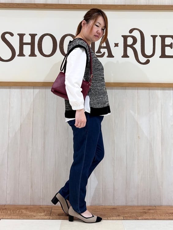まるさんの「SHOO･LA･RUE｜【2点セット/S-LL】着回しいろいろ 編み柄ベスト&times;ブラウス」を使ったコーディネート