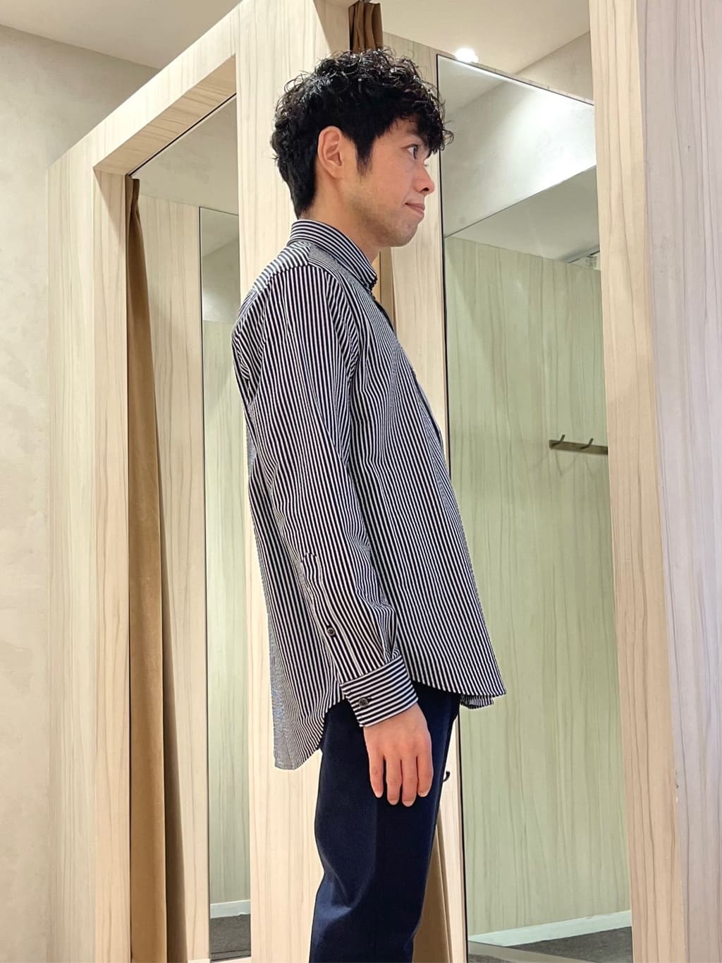 URAさんの「TAKEO KIKUCHI｜【抗菌防臭/シーズンレス】シアサッカーギンガムチェック ストレッチシャツ」を使ったコーディネート