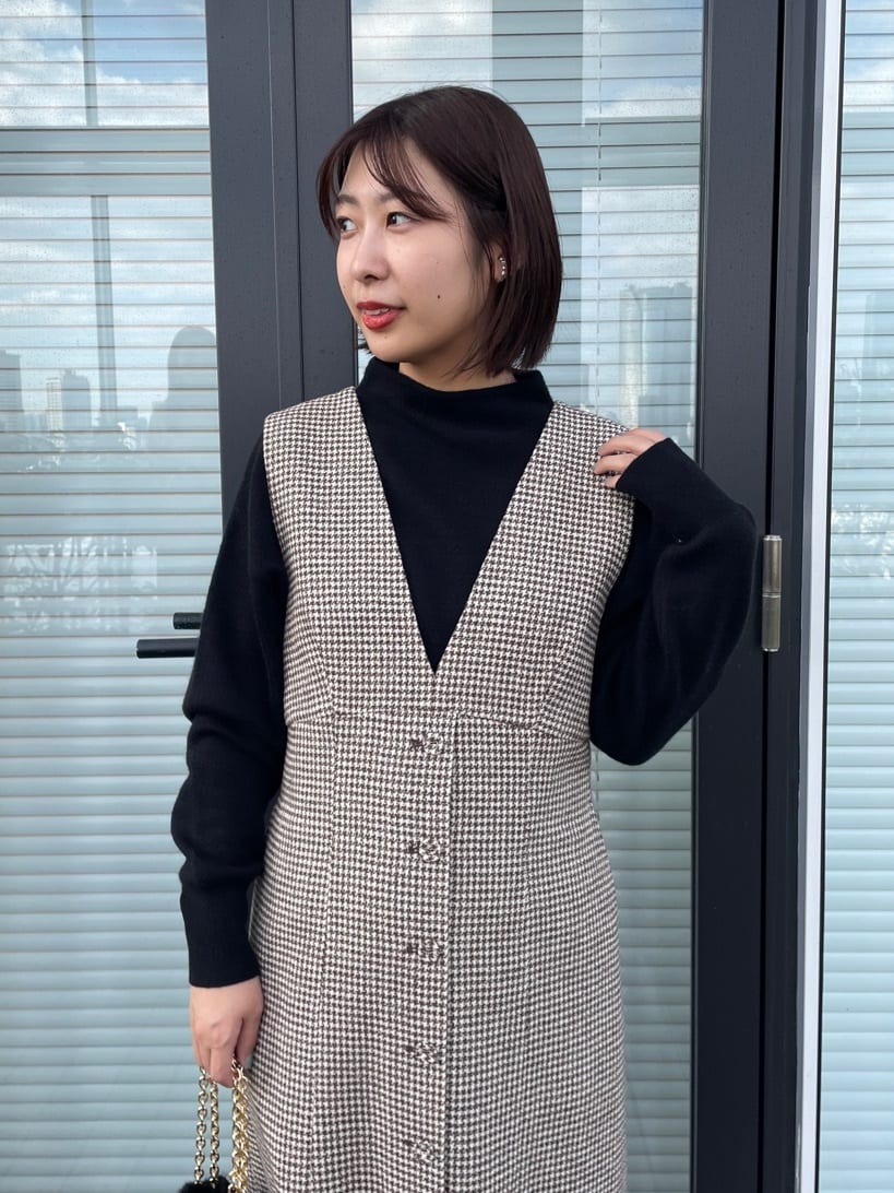 abeさんの「Couture brooch｜【ゆるふわ・通勤】リッシュアンゴラ バックパール調ニット」を使ったコーディネート