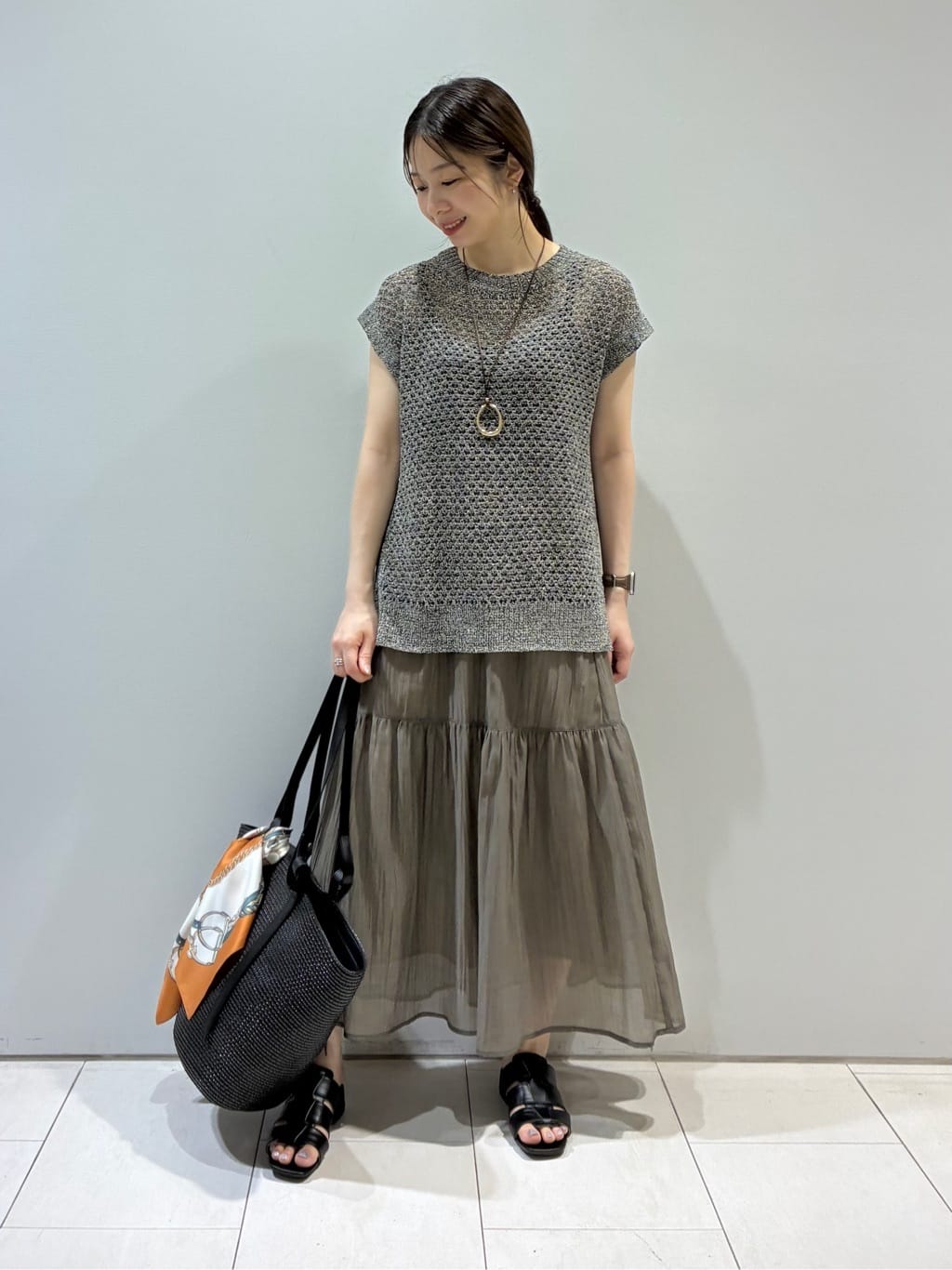 KAOさんの「INDIVI｜【2点セット／着回し◎】ノースリーブ＆ティアードスカート カセット服」を使ったコーディネート