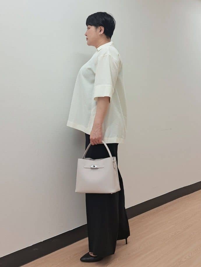 ますこさんの「UNTITLED｜【UVカット/接触冷感/吸水速乾/ゆったり】V開きネックシャツ」を使ったコーディネート
