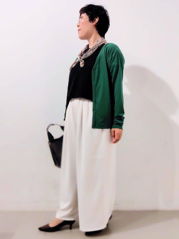 kodamaさんの「THE SHOP TK｜シアーフライスVカーデ」を使ったコーディネート