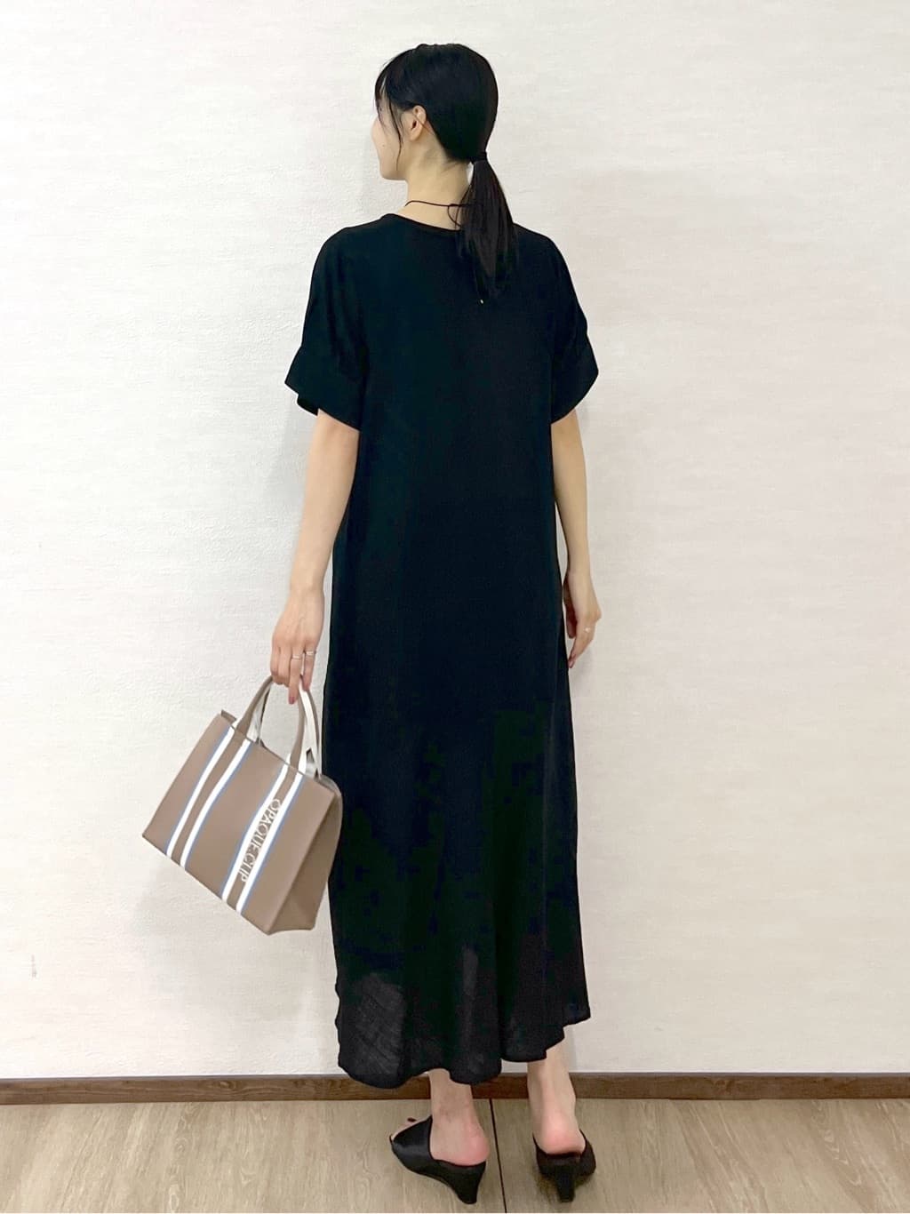 sachikoさんの「OPAQUE.CLIP｜レーヨン麻キーネックワンピース【洗える】」を使ったコーディネート