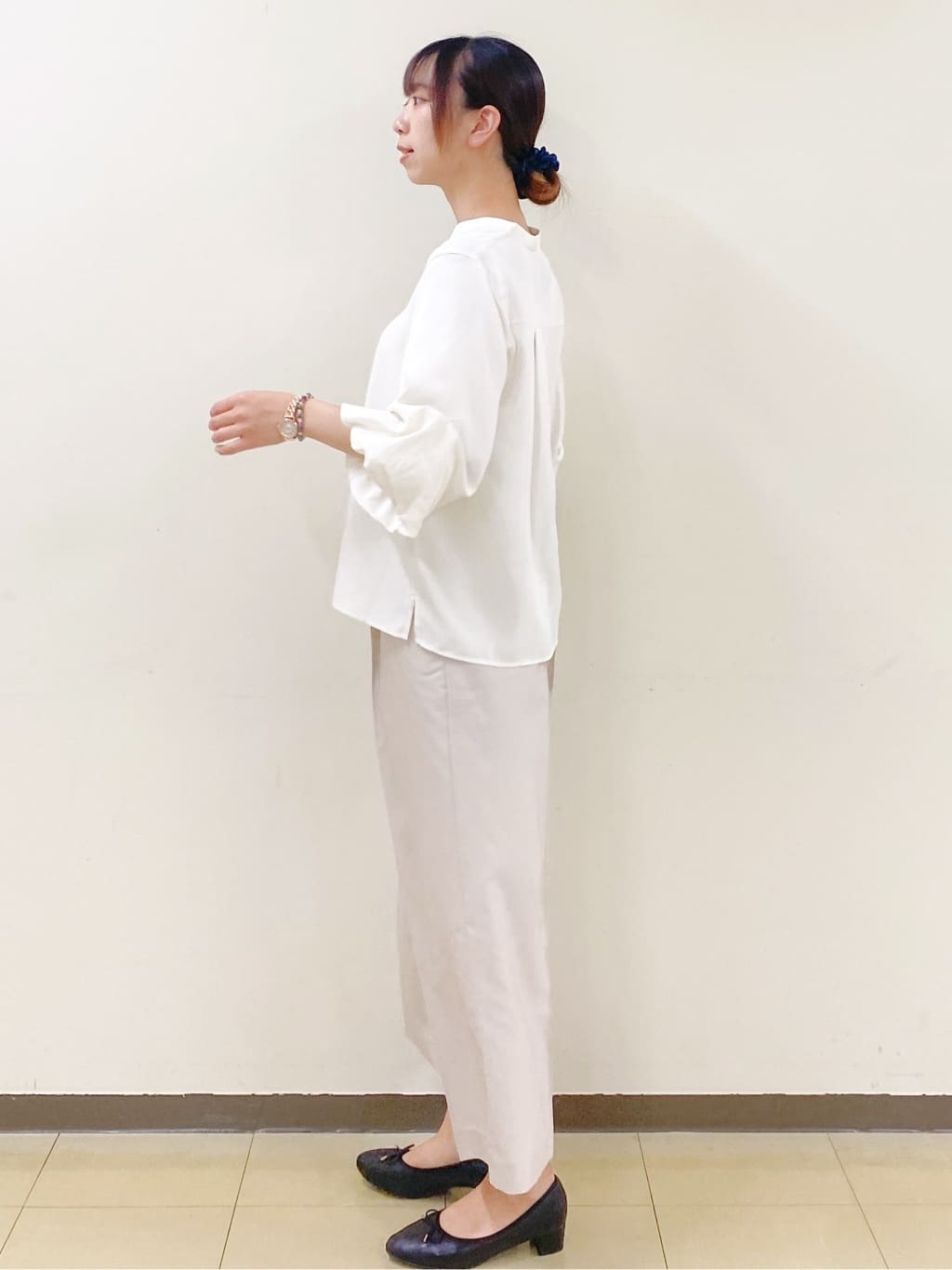yurinaさんの「index｜スキッパーバルーンスリーブブラウス【洗濯機洗い可／イージーアイロン】」を使ったコーディネート