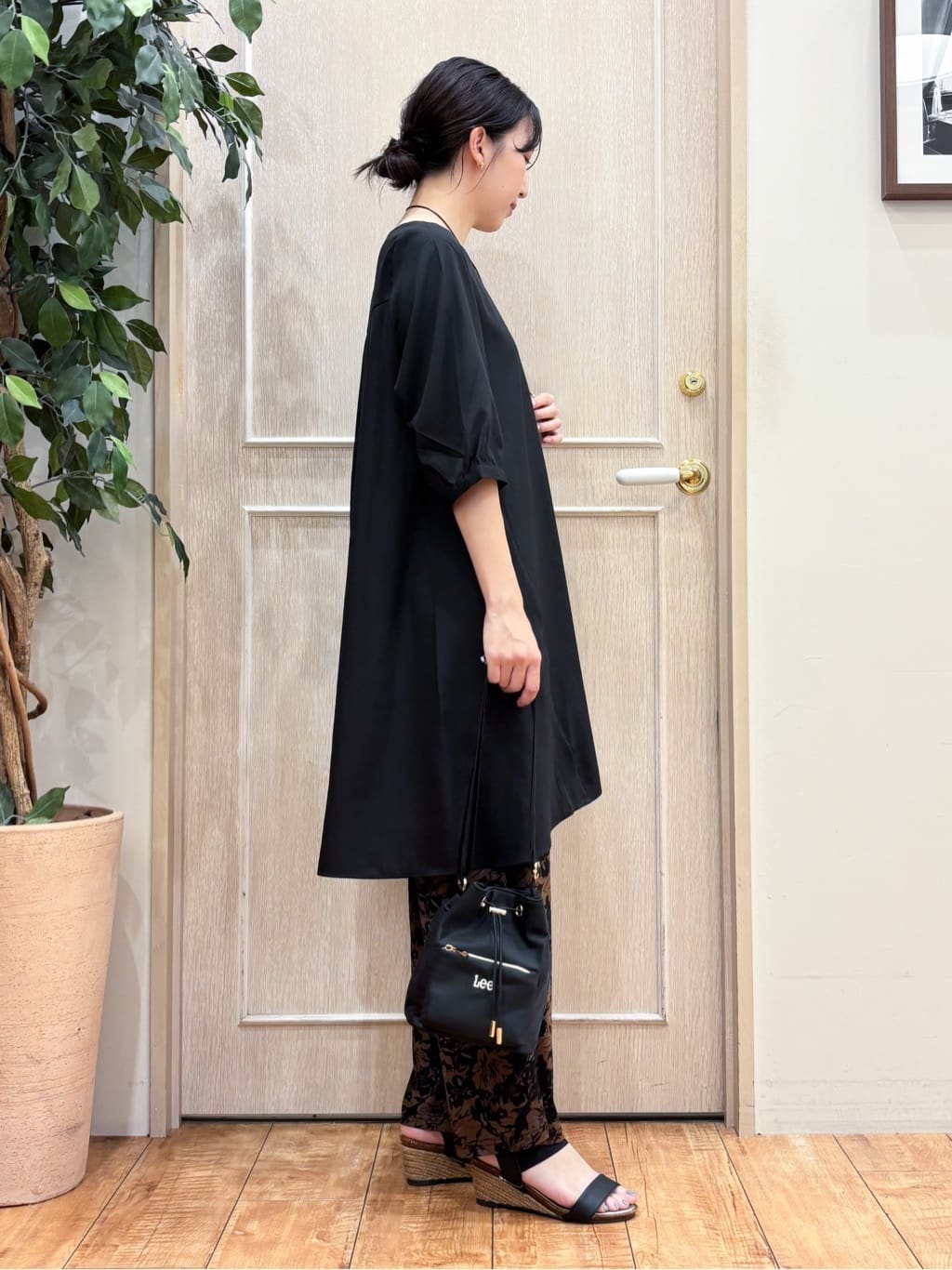 なみさんの「SHOO･LA･RUE｜【S-LL/洗濯後しわになりにくい/UV/6分袖】コットン風 Aラインチュニックワンピース」を使ったコーディネート