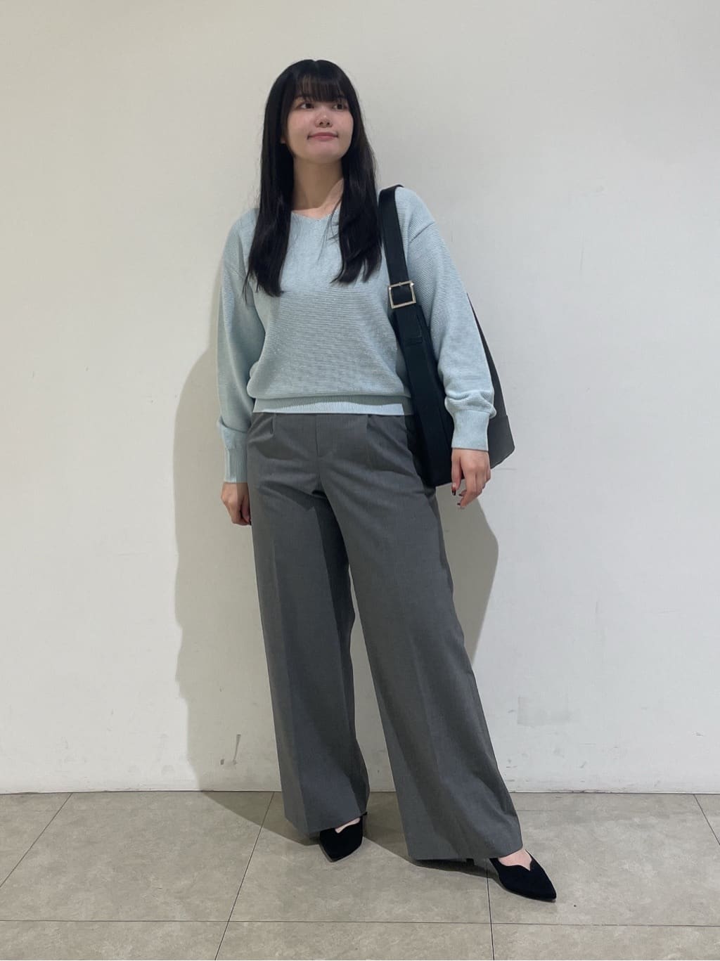 emikaさんの「INDIVI｜【ウール混ラメ素材】Vネック煌めきニット」を使ったコーディネート