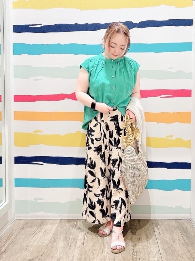 Peeさんの「SHOO･LA･RUE｜【S-LL/洗濯後しわになりにくい】上品にきれい見え スラブギャザーブラウス」を使ったコーディネート