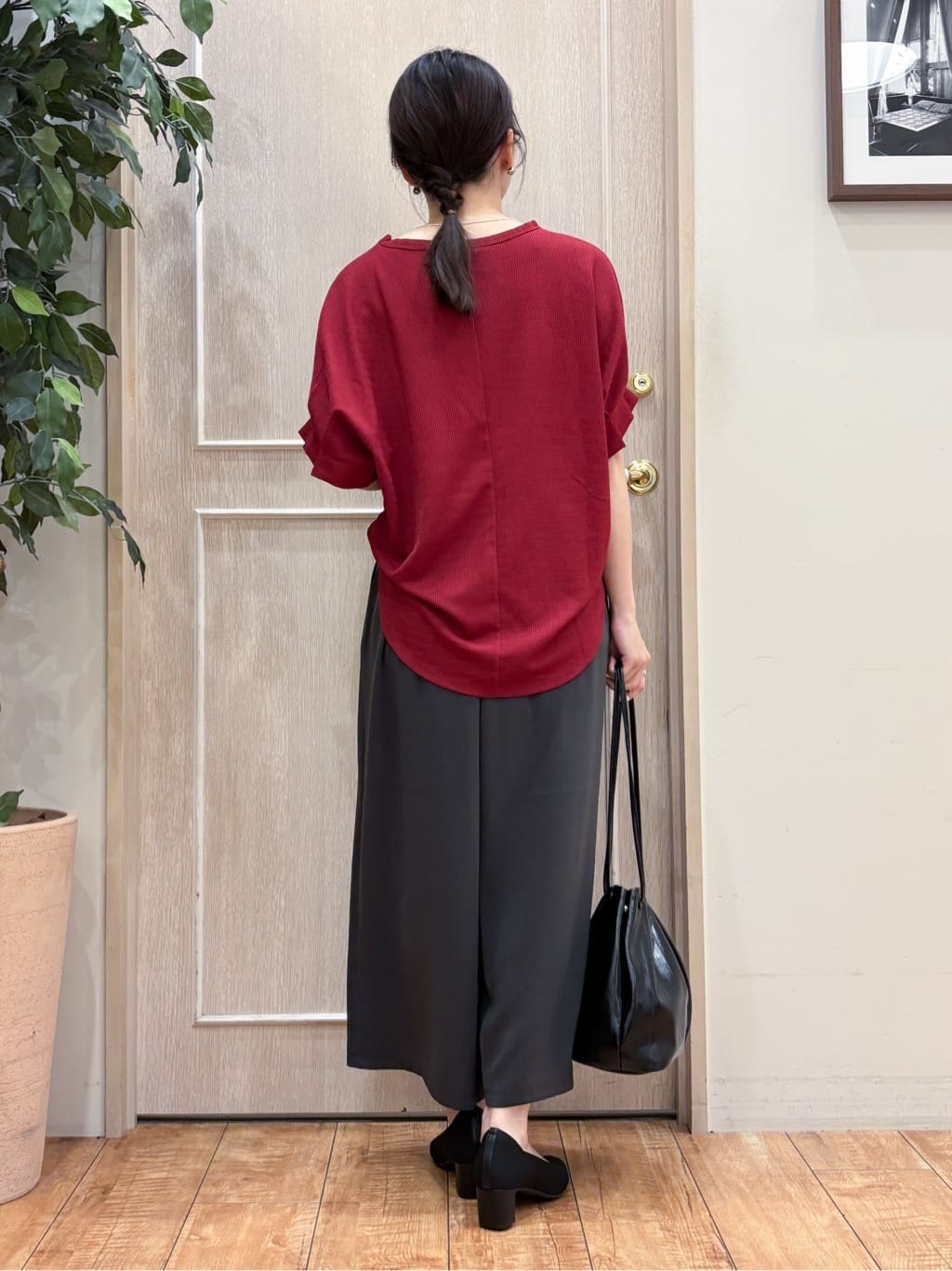 なみさんの「SHOO･LA･RUE｜【洗える】お袖のタックがアクセント インせず着られる さらさらドルマントップス」を使ったコーディネート