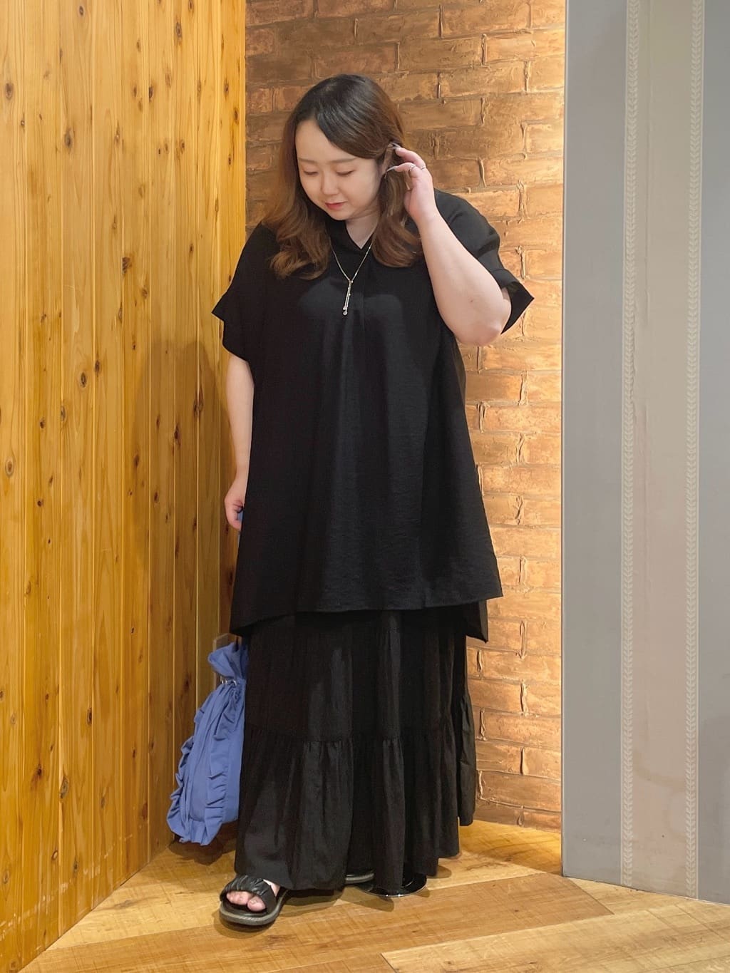 Risaさんの「SHOO･LA･RUE｜【洗える/S-LL】微光沢で華やかなティアードスカート」を使ったコーディネート