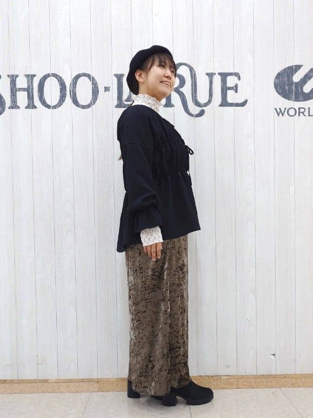 とろろさんの「SHOO･LA･RUE｜シャーリングデザインブラウス」を使ったコーディネート