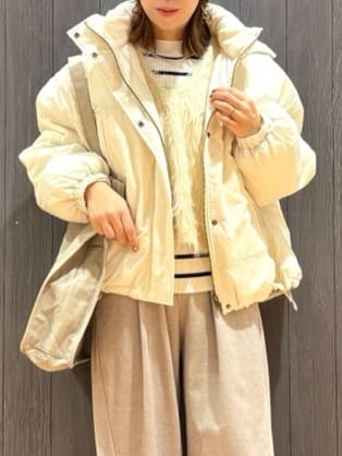 meiさんの「SHOO･LA･RUE｜【撥水/あったか】たっぷり着られる 中綿モンスターショートコート」を使ったコーディネート