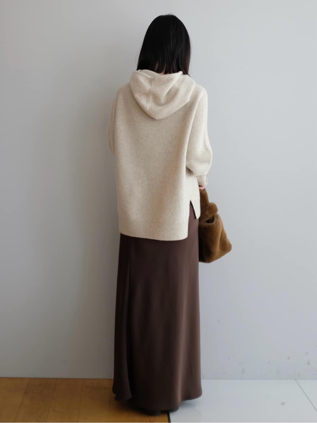 Kishimotoさんの「DRESSTERIOR｜ストレッチヴィンテージサテンナロースカート」を使ったコーディネート