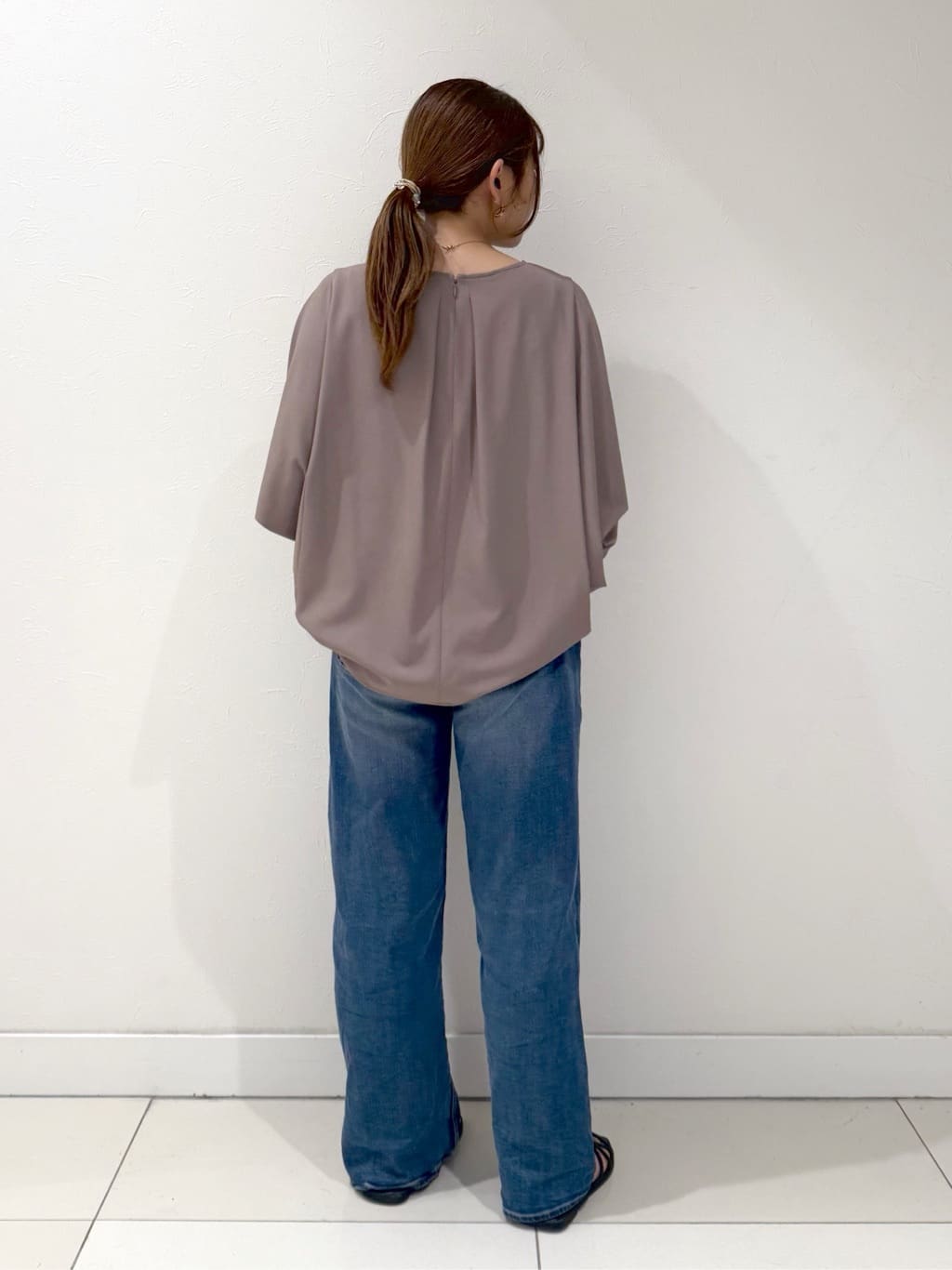 YUUKIさんの「INDIVI｜【体型カバー/SETUP可能】ジョーゼット　ドルマンブラウス」を使ったコーディネート