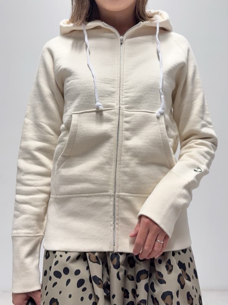 Nishijimaさんの「DRESSTERIOR｜デキシー吊裏毛ジップアップパーカ」を使ったコーディネート