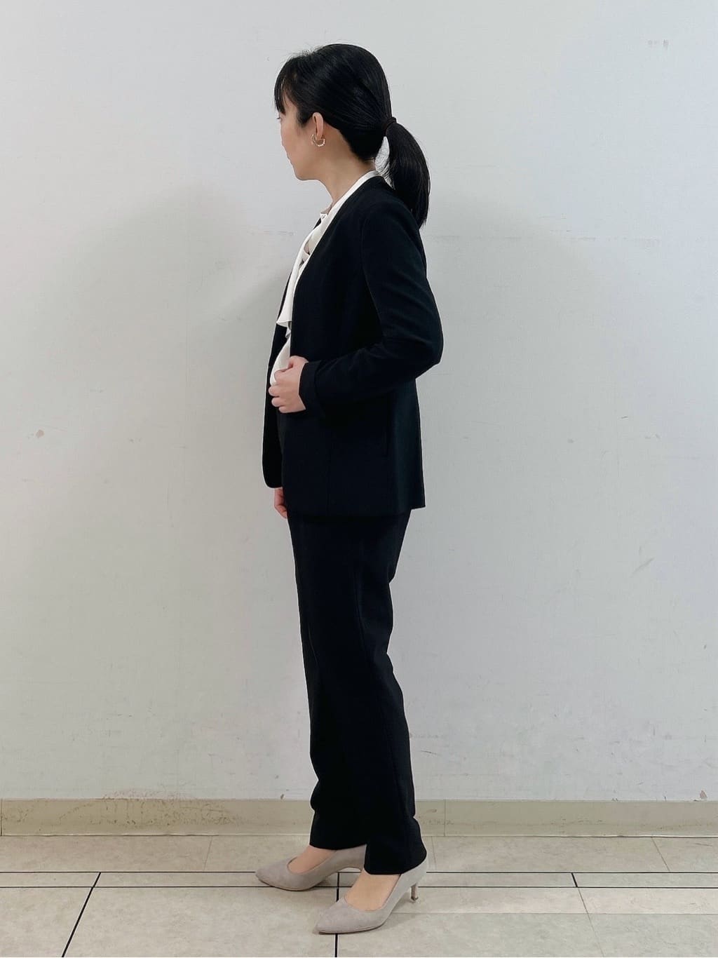hattoriさんの「INDIVI｜【洗える／UVケア／スーツ】ストレッチノーカラージャケット」を使ったコーディネート
