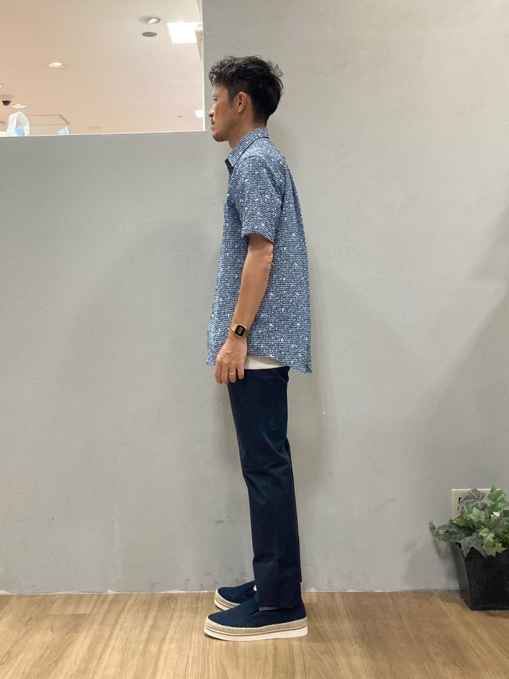 シュンさんの「TAKEO KIKUCHI｜【抗菌防臭／5サイズ展開】ハイゲージポンチ Tシャツ」を使ったコーディネート