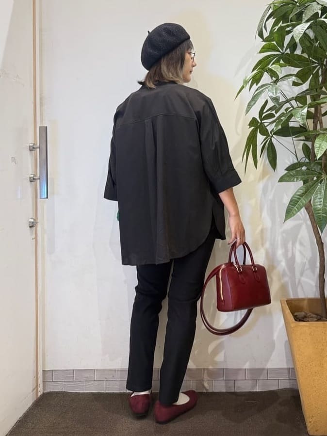 misakiさんの「SHOO･LA･RUE｜【S-LL/洗濯後しわになりにくい】コットン風 前あきドルマンブラウス」を使ったコーディネート