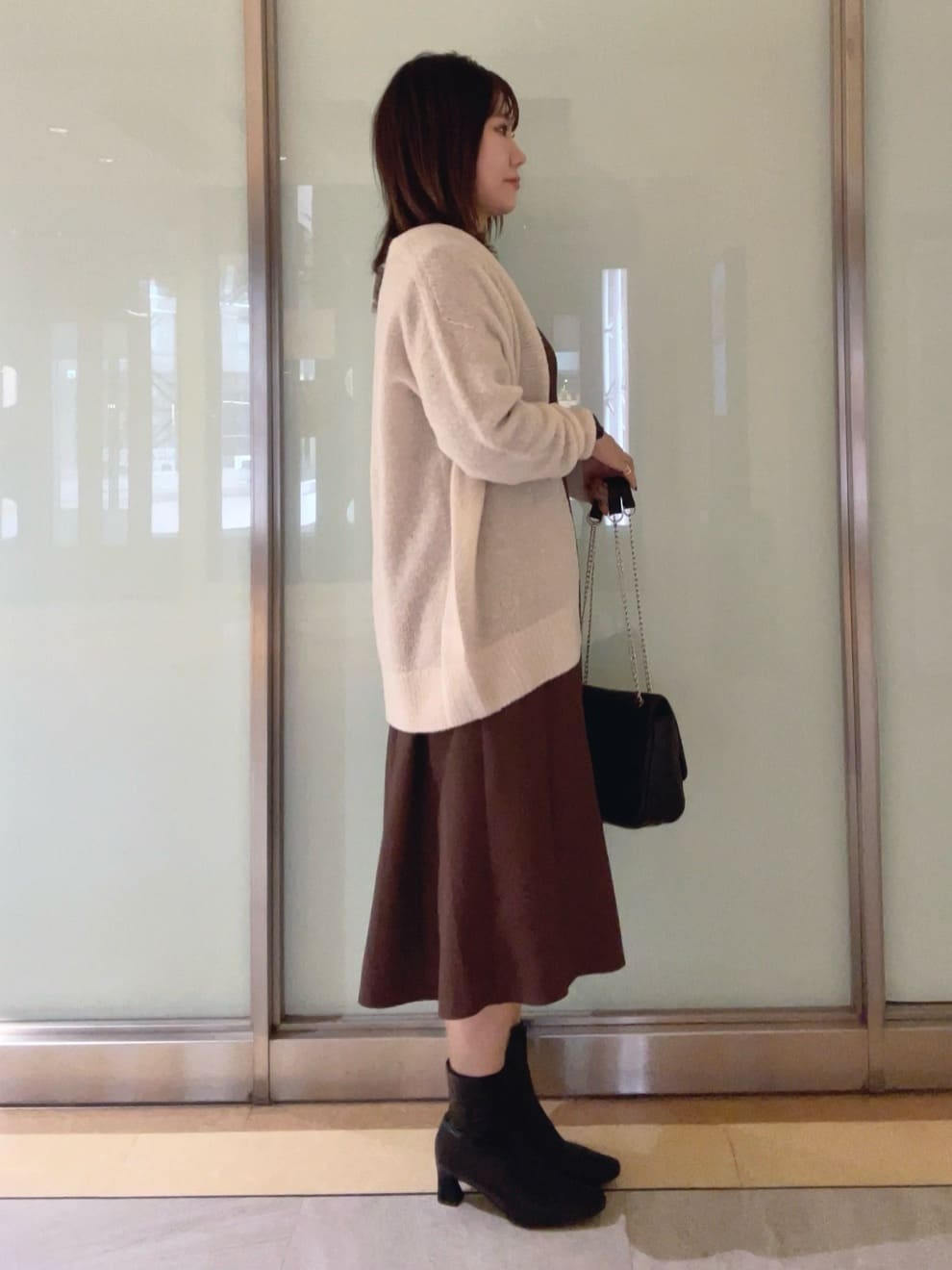 mayutaさんの「INDIVI｜【エアリー素材】ブークレ着流しニットカーディガン」を使ったコーディネート