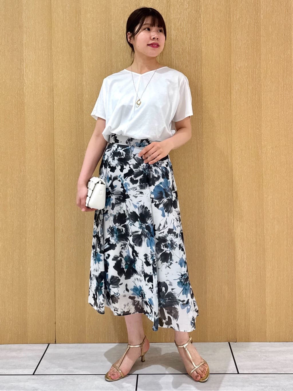 nanaさんの「UNTITLED｜【接触冷感/洗える】Vネックコットンプルオーバー」を使ったコーディネート