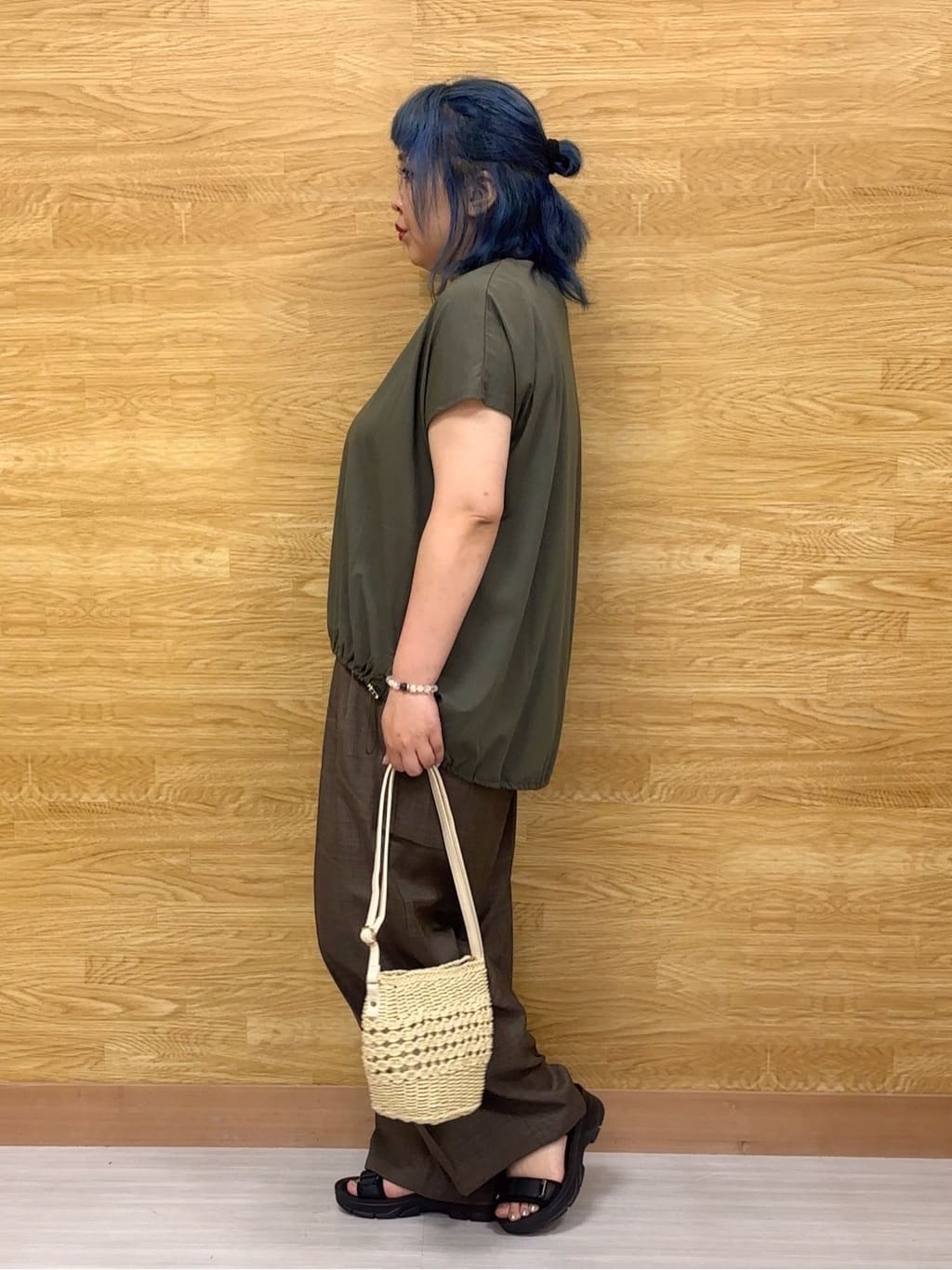 ぁむさんの「SHOO･LA･RUE｜【ひんやり】裾が絞れる フレンチスリーブトップス」を使ったコーディネート