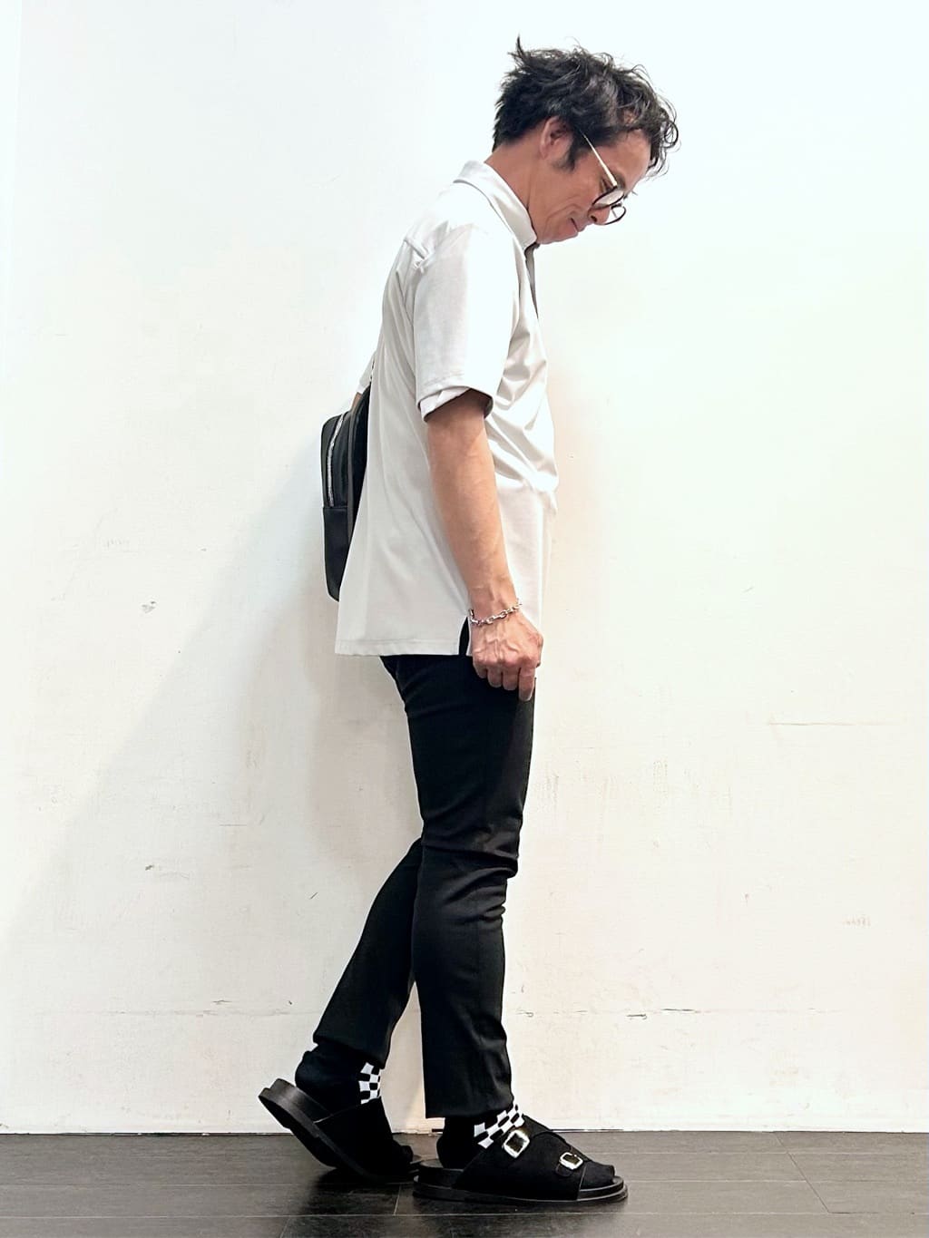 KENJI Iさんの「THE SHOP TK｜【ご好評につき再入荷！！】サフィアーノ切替えボディバック」を使ったコーディネート