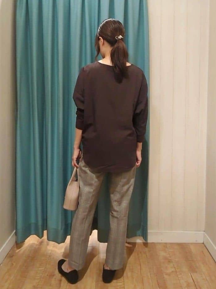 kawa.さんの「SHOO･LA･RUE｜【高レビュー/SS-LL/美脚シルエット】すっきりきれい見え テーパードパンツ」を使ったコーディネート