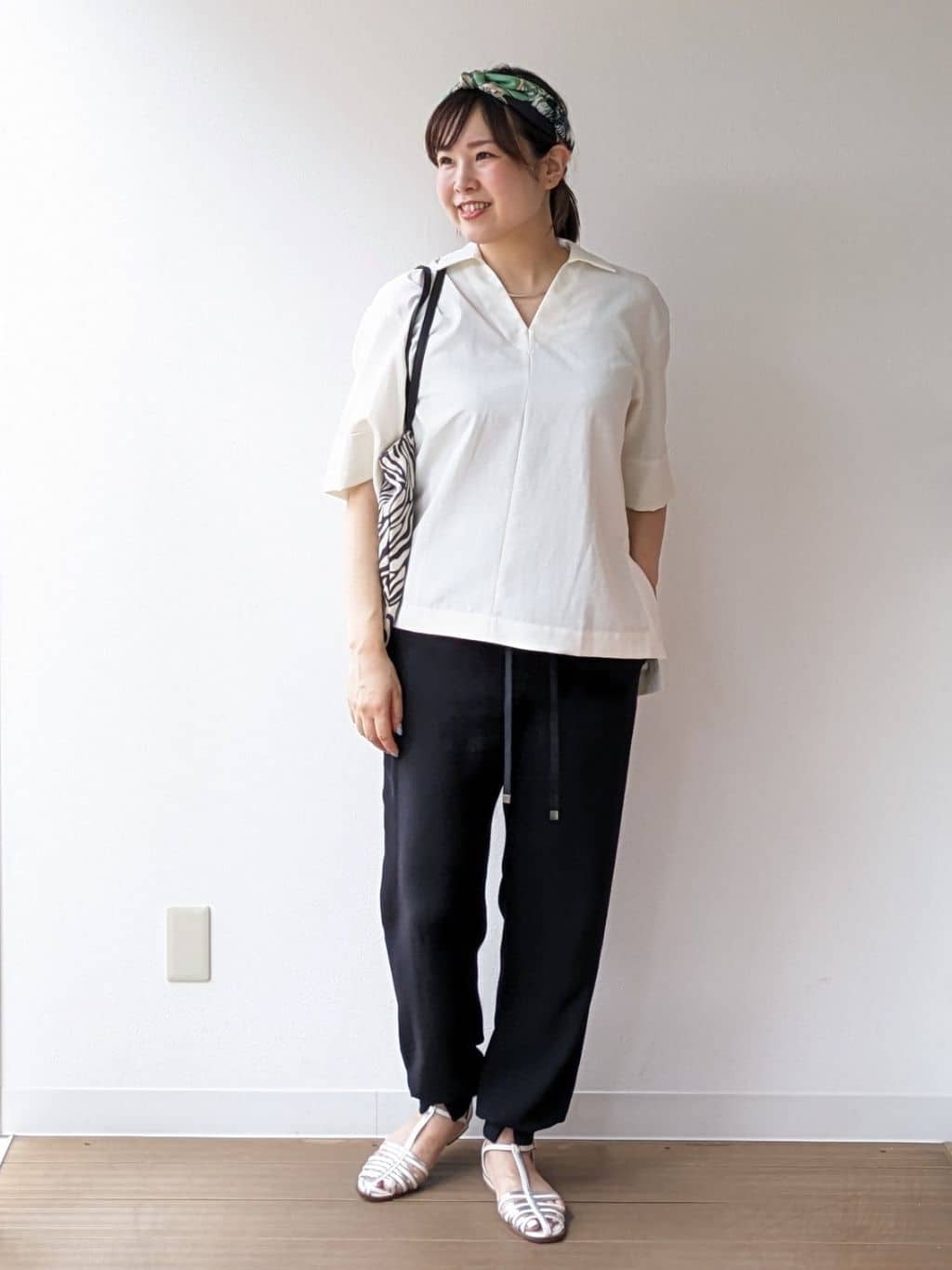 なみきさんの「UNTITLED｜【UVカット/接触冷感/吸水速乾/ゆったり】V開きネックシャツ」を使ったコーディネート