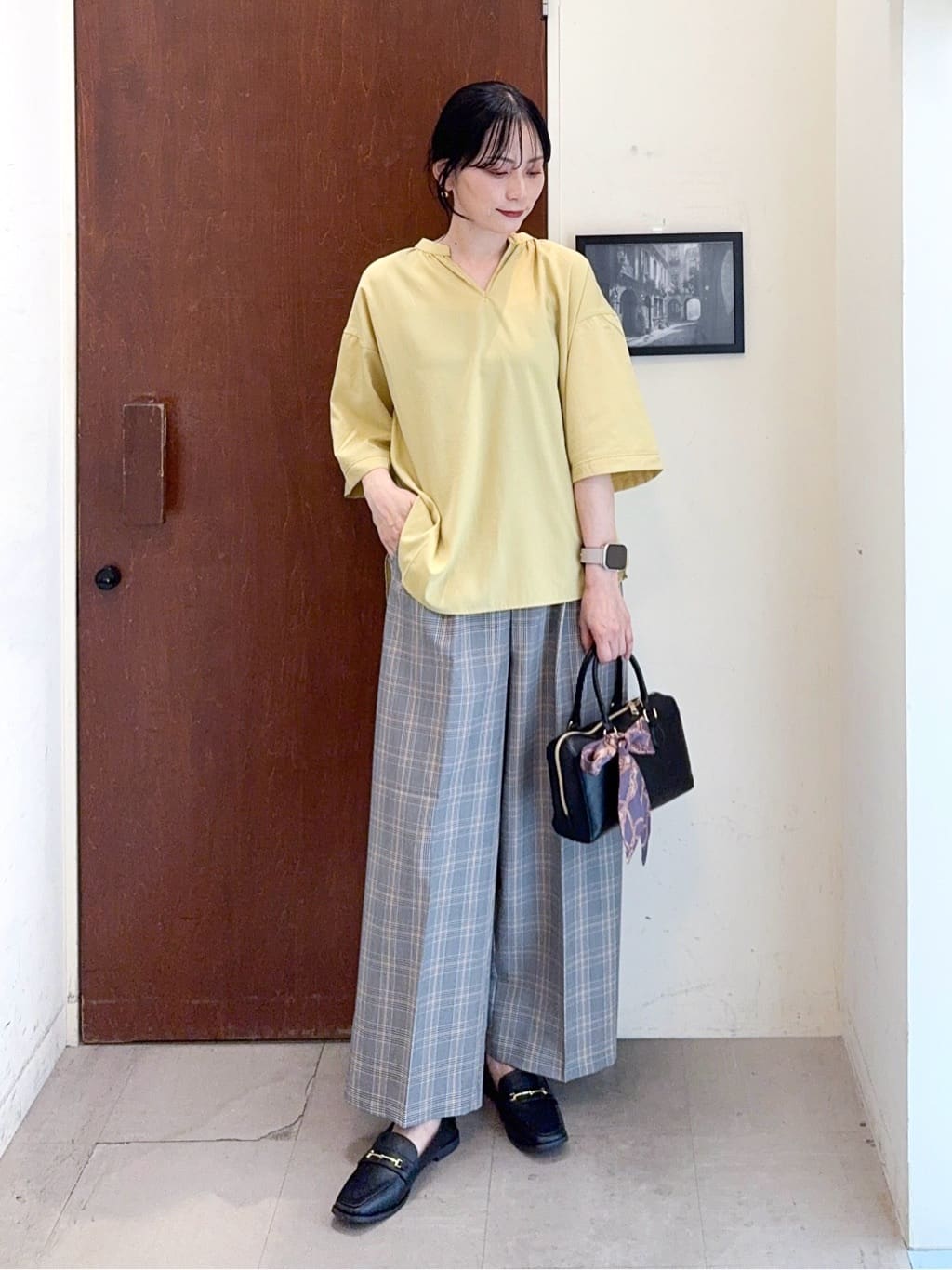 𝐇𝐢𝐫𝐨𝐦𝐢さんの「SHOO･LA･RUE｜【洗濯機可/S-LL】すっきり上品きれい見え タックワイドパンツ」を使ったコーディネート