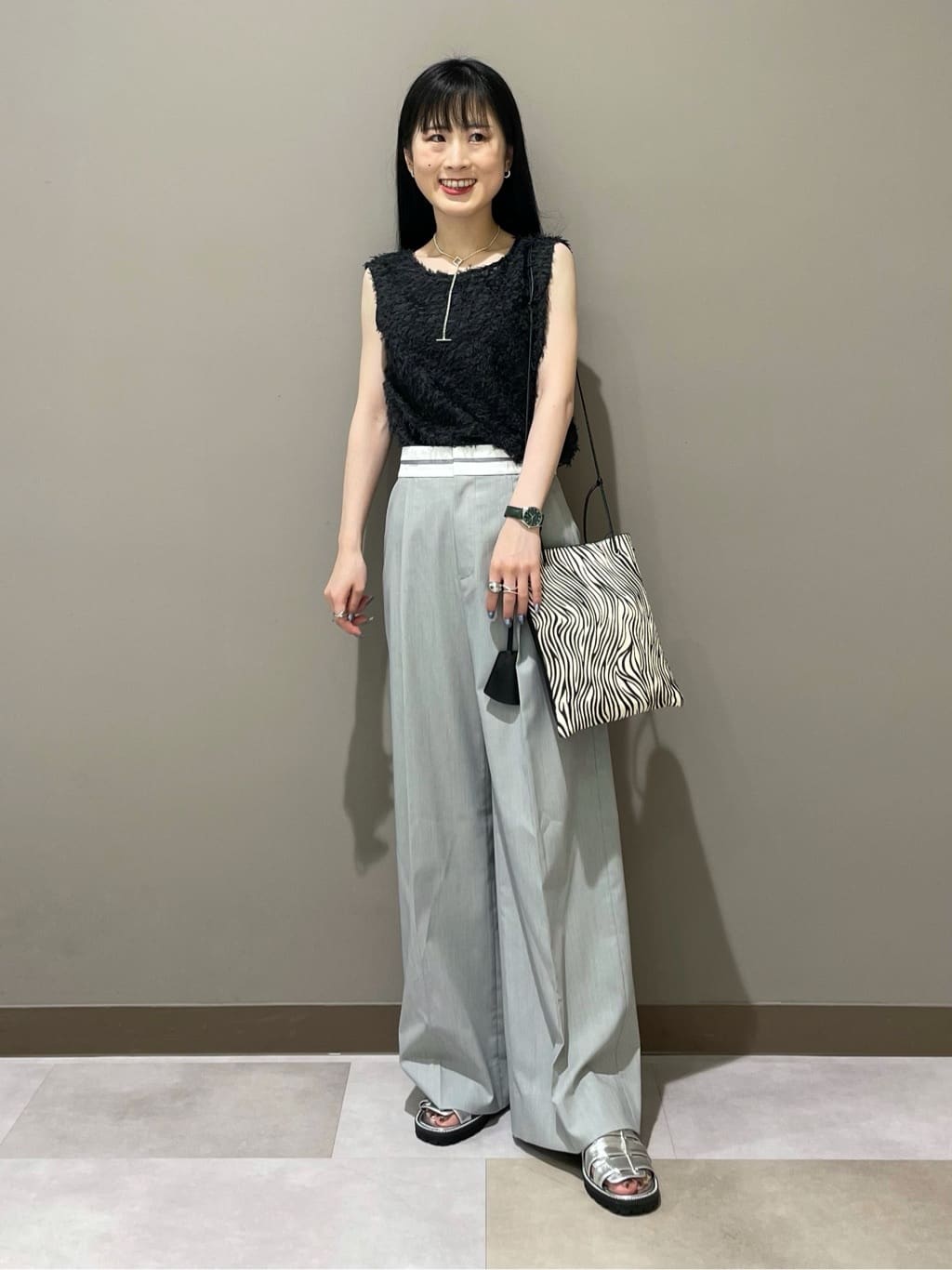 KEIKOさんの「INDIVI｜【体型カバー／清涼感】シアーオーバーシャツ」を使ったコーディネート