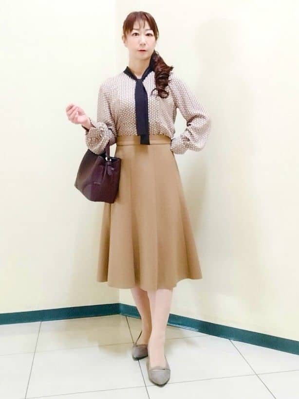 花さんの「Reflect｜【レイヤードに◎】ボウタイプリントブラウス」を使ったコーディネート