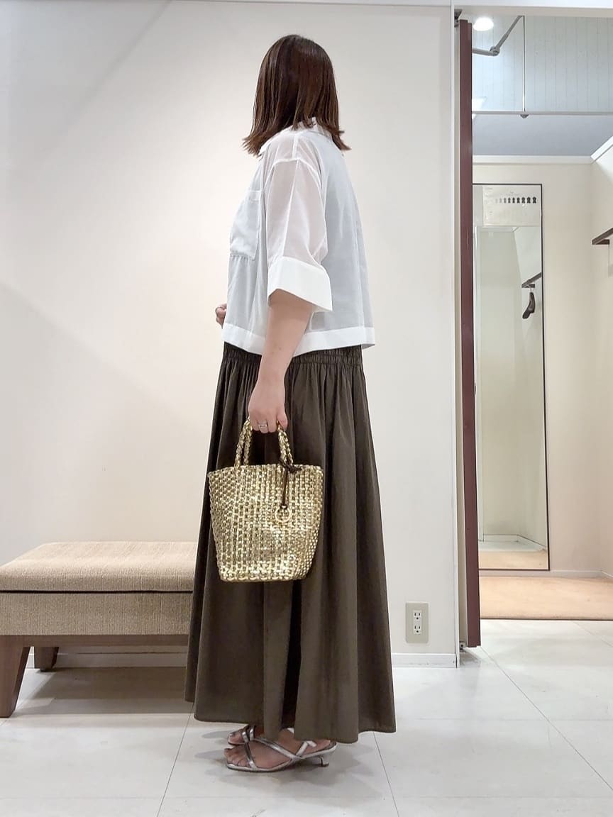 YUIさんの「UNTITLED｜【前開き/洗える】ショート丈シアーシャツ」を使ったコーディネート