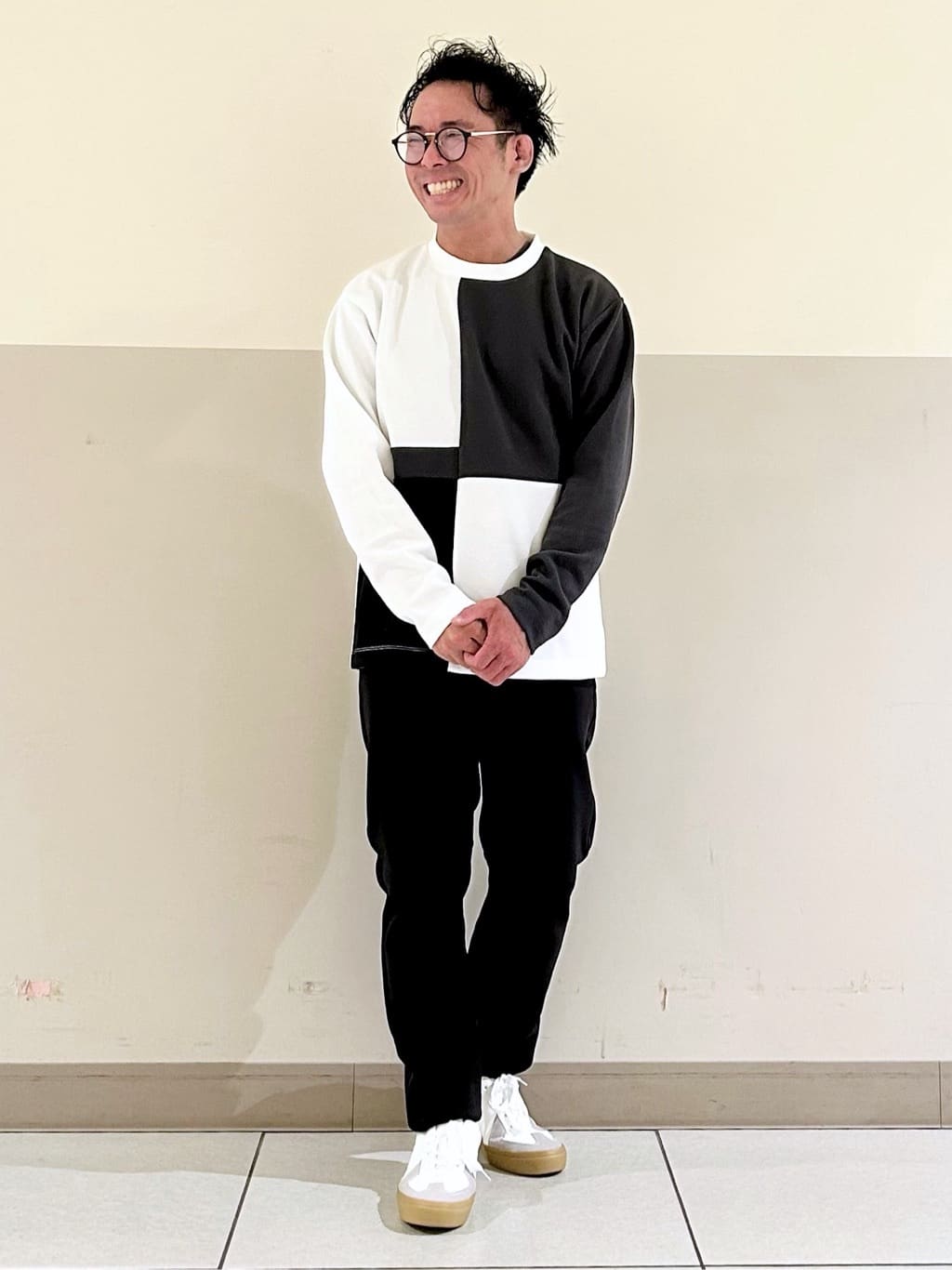KENJI Iさんの「THE SHOP TK｜【一枚で着映える】パターンブロッキング長袖Tシャツ 洗濯機OK」を使ったコーディネート