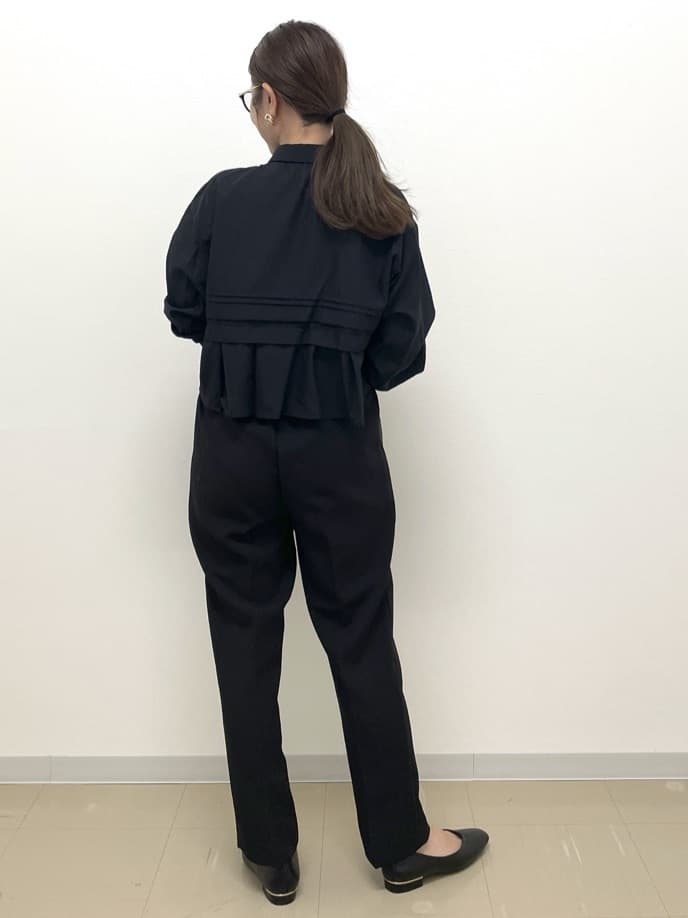 Akiさんの「OPAQUE.CLIP｜ストレッチ美脚イージーテーパードパンツ【防シワ／洗濯機洗い可】」を使ったコーディネート