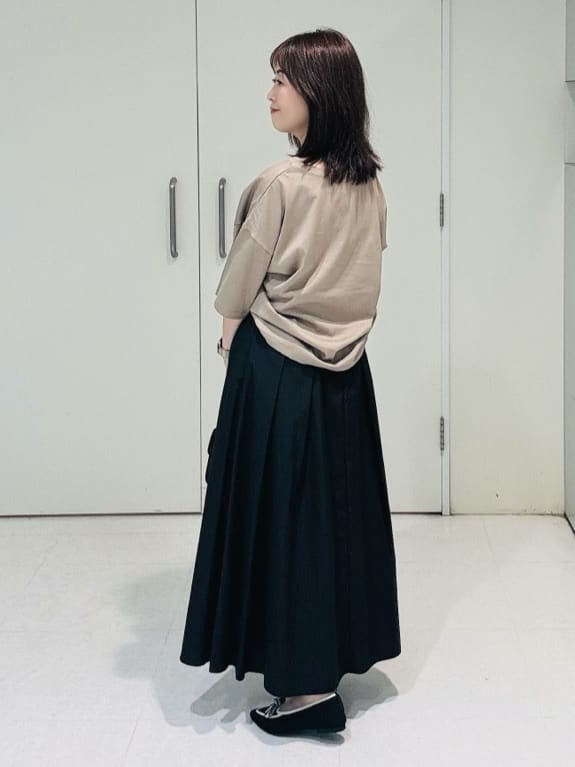 makiさんの「UNTITLED｜【コットン100/ゆったり/ショート丈/洗える】ベロアロゴTシャツ」を使ったコーディネート