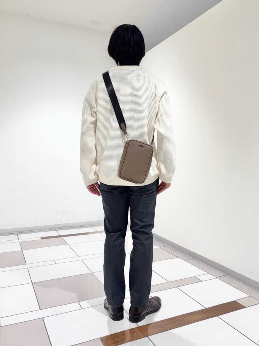 及川さんの「TAKEO KIKUCHI｜ニットライク プルオーバー」を使ったコーディネート