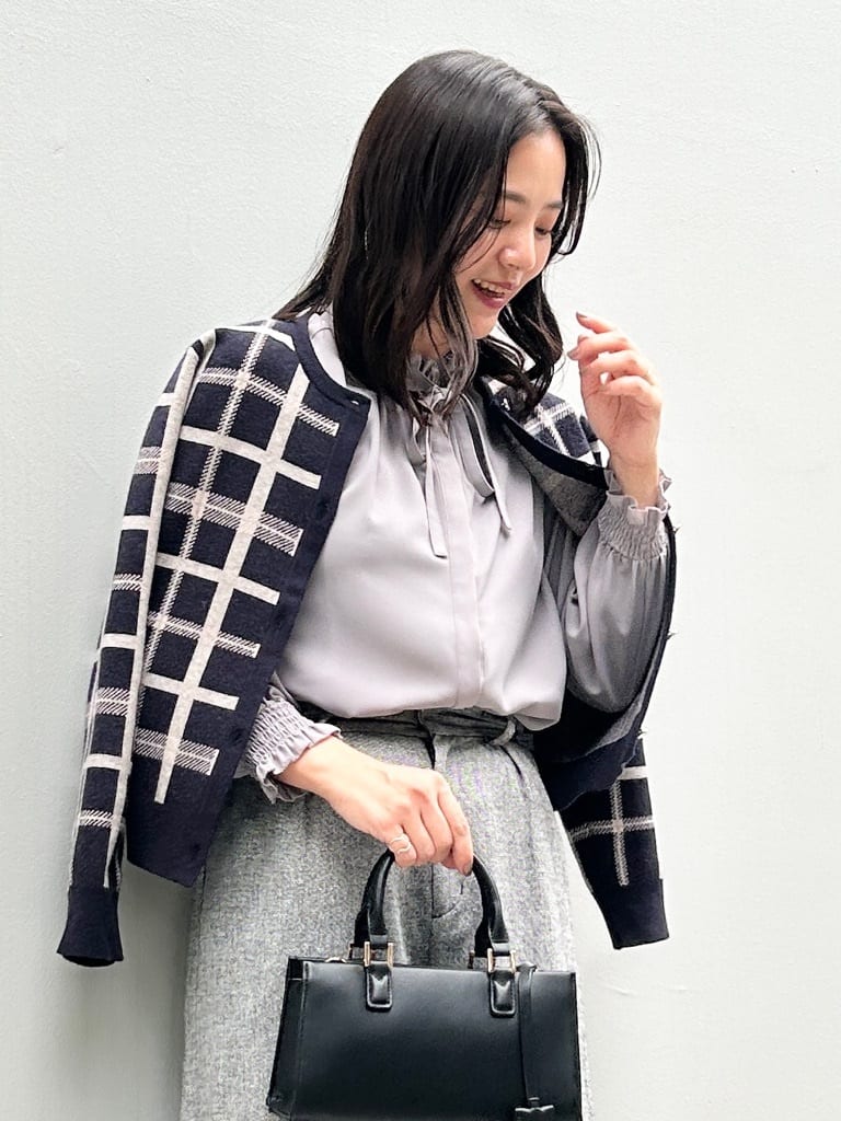 shinoさんの「Couture brooch｜【フェミニン・通勤】タイ付きピコフリルブラウス」を使ったコーディネート