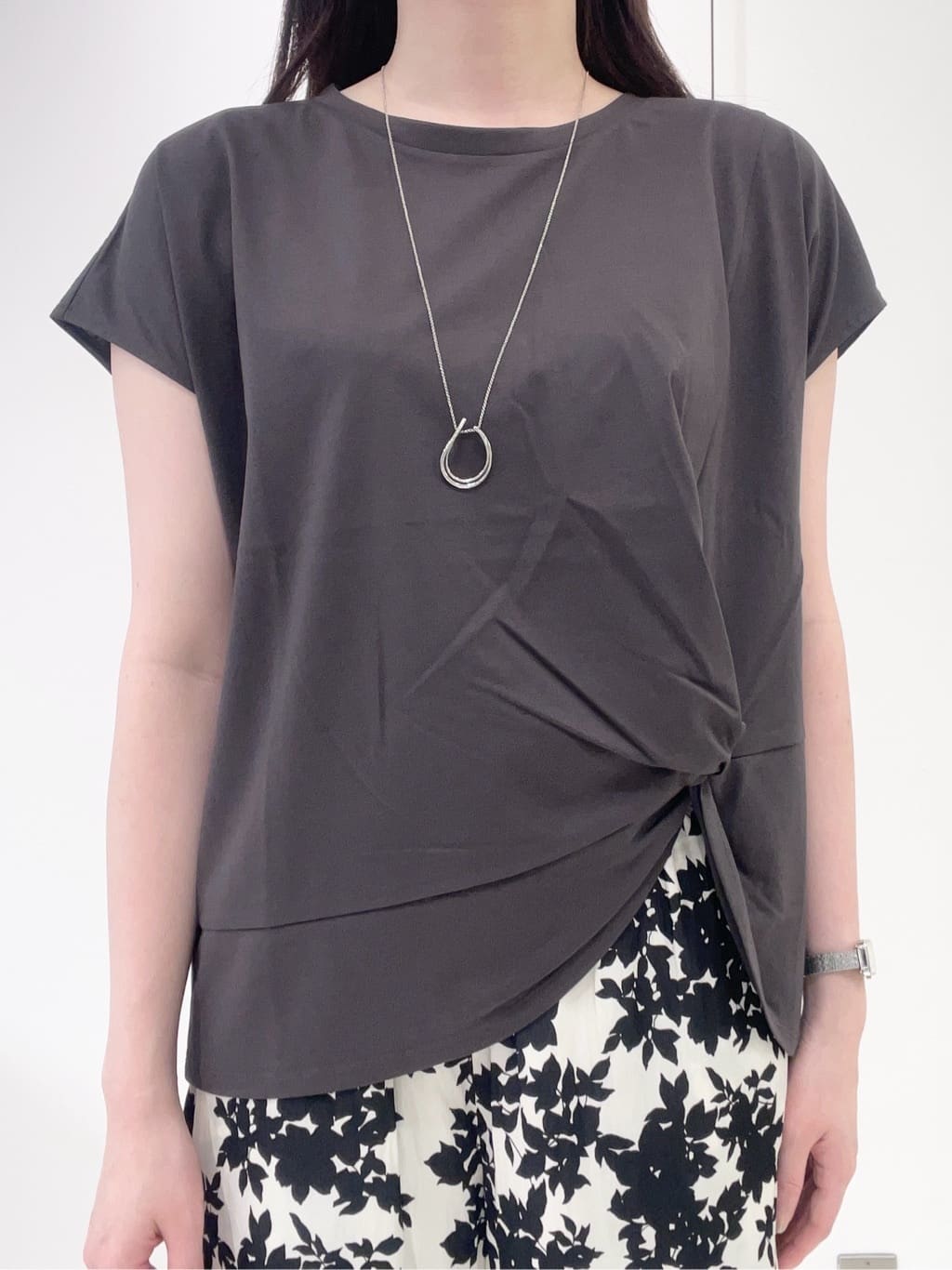 moeさんの「UNTITLED｜【洗える/Tシャツ】ツイストプルオーバー」を使ったコーディネート