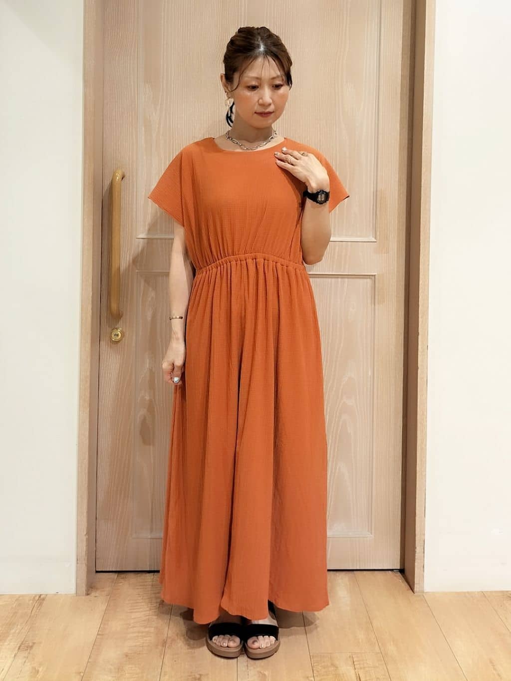 YUKIさんの「SHOO･LA･RUE｜【前後2WAY】さらりと大人上品に 楊柳フレンチワンピース」を使ったコーディネート