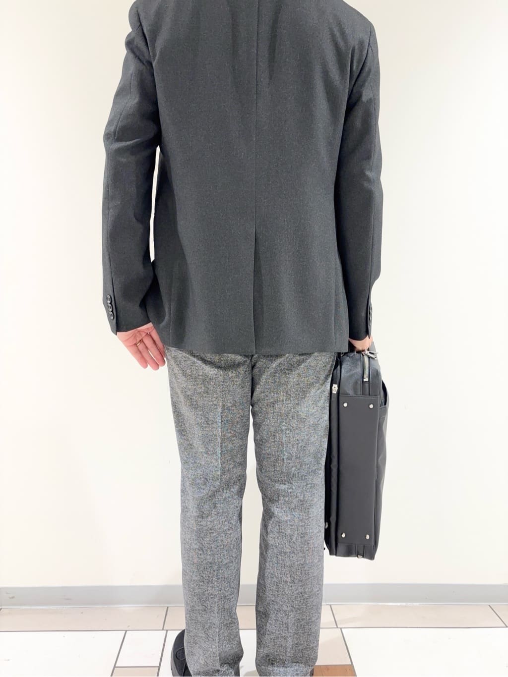 及川さんの「TAKEO KIKUCHI｜【抗菌防臭】COOL DOTS（R）ドビープリント パンツ」を使ったコーディネート